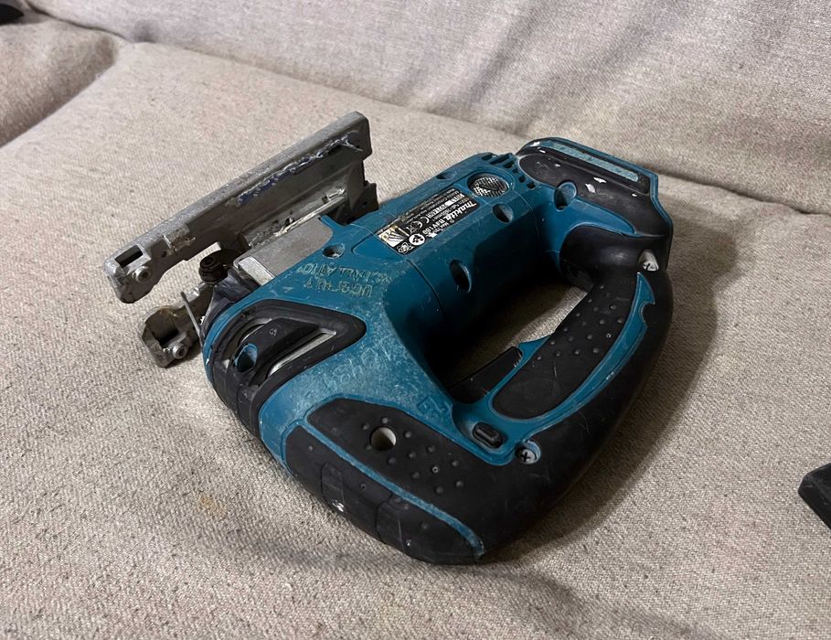 Fierăstrău vertical pendular Makita BJV180, 18V LXT, doar corp