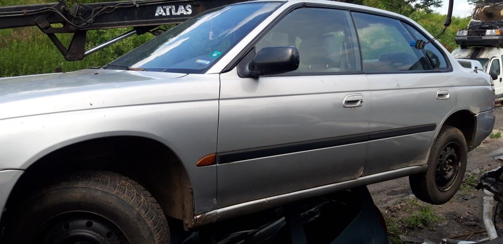 Subaru Legacy 2.0 боксер 1998