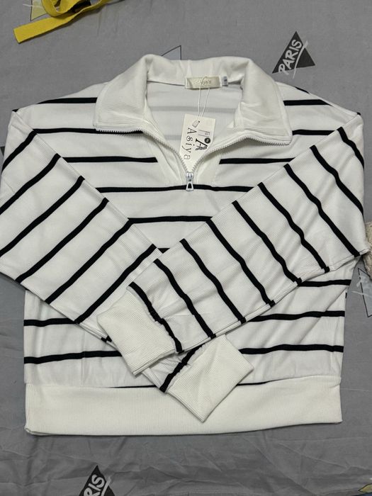 Продам кофту 2500 тг размер стандарт оверсайс новый итекеткасымен тур