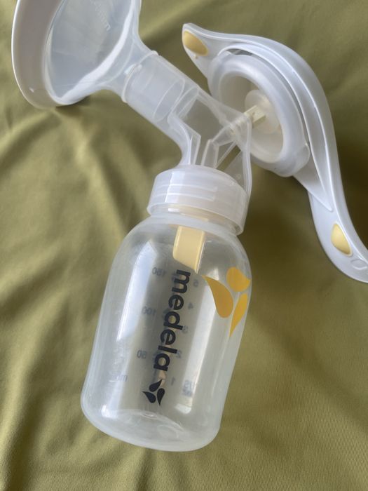 Medela Двуфазна ръчна помпа за кърма Harmony