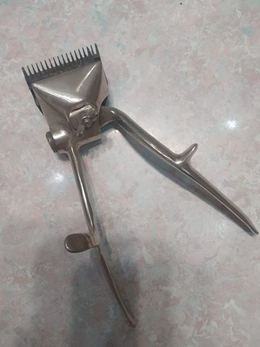 Машинка для стрижки волос советских времен