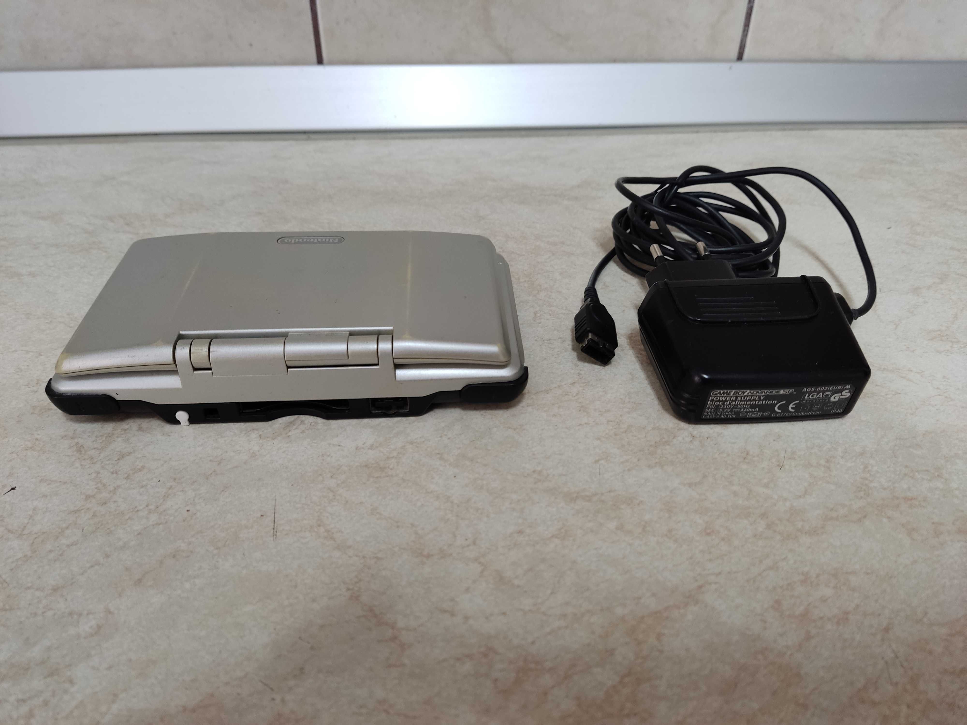 Consola Nintendo DS cu incarcator