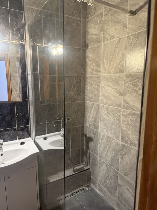 Inchiriez apartament zona miorita liceul Karpen