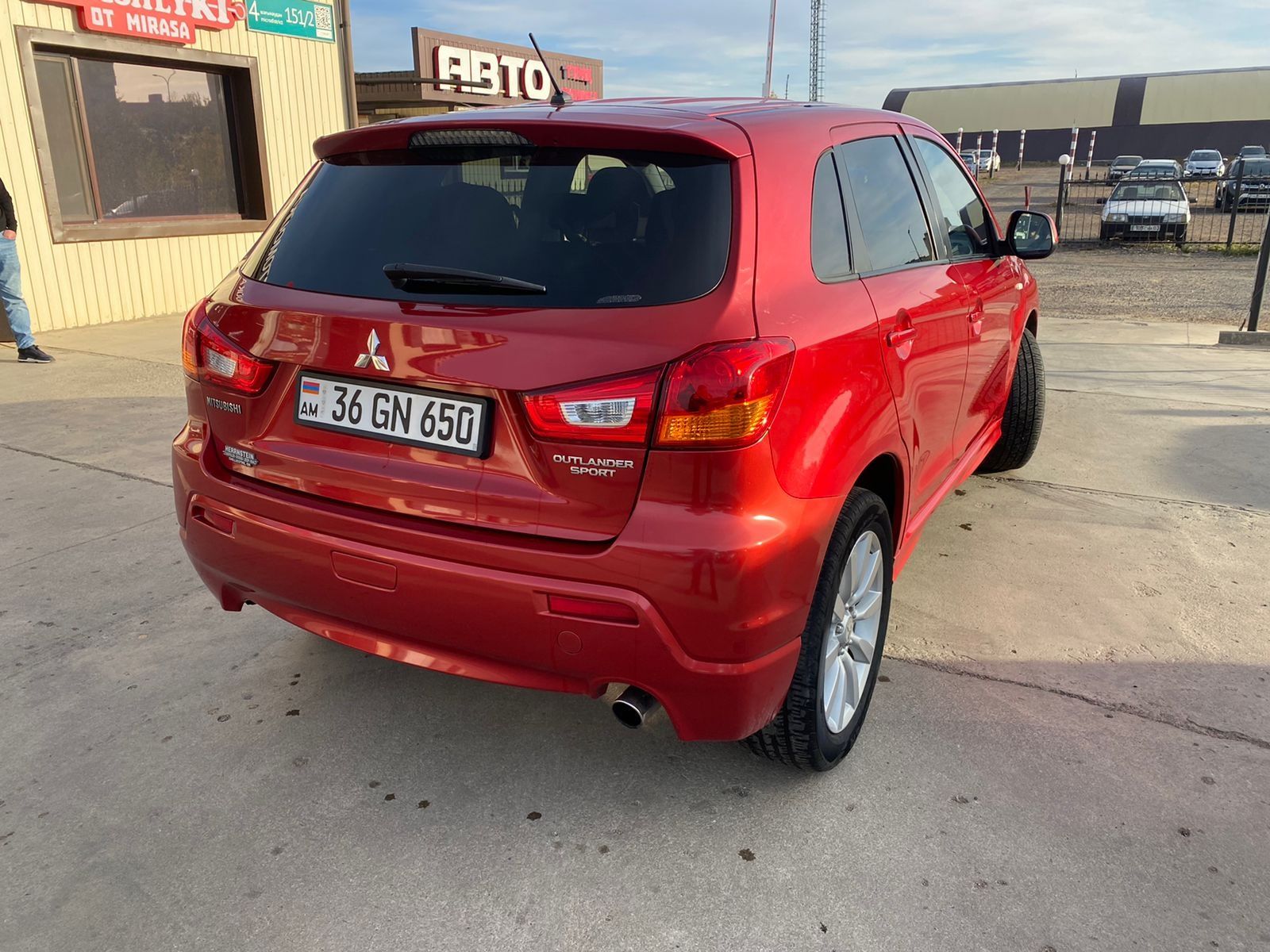 Обменяю  Mitsubishi Outlander Sport  на эсковатор или  погрузчик