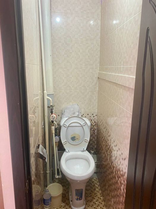 Yunusobod 4 mavzeda 2 xona uy sotiladi