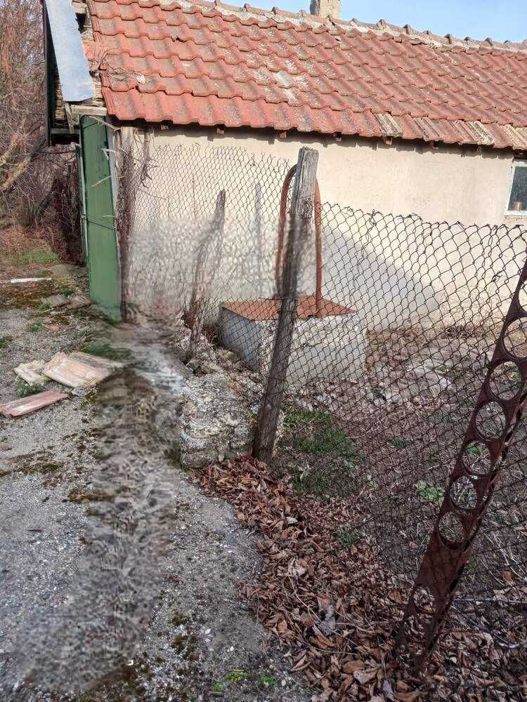 Къща с голям двор в Добрево