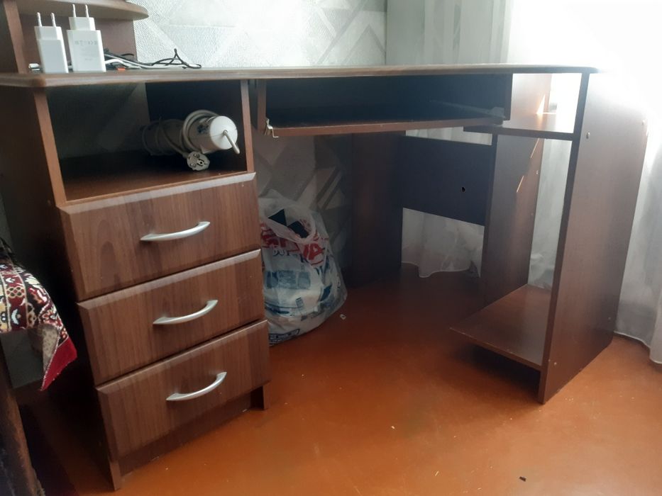 Продаю компьютерный стол