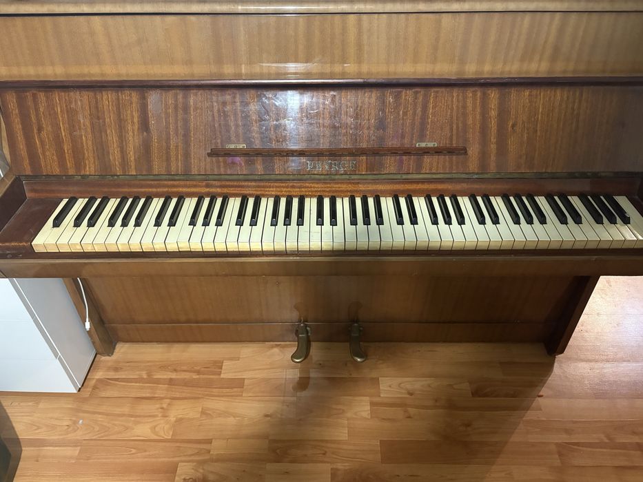 Оригинално Пиано Petrof