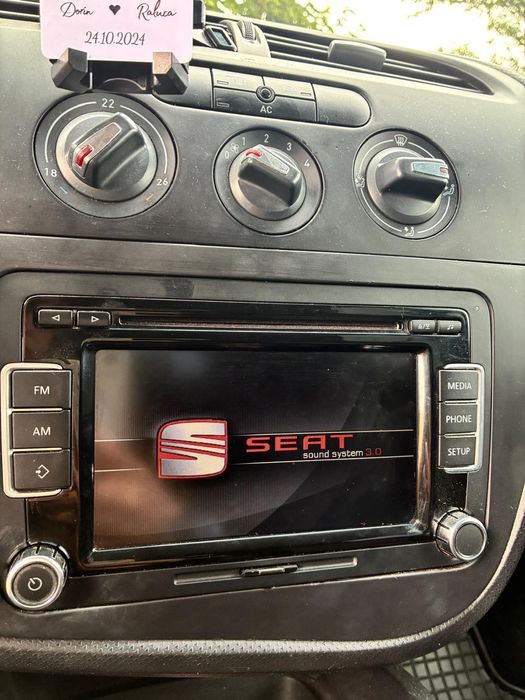 Vând navigație seat leon