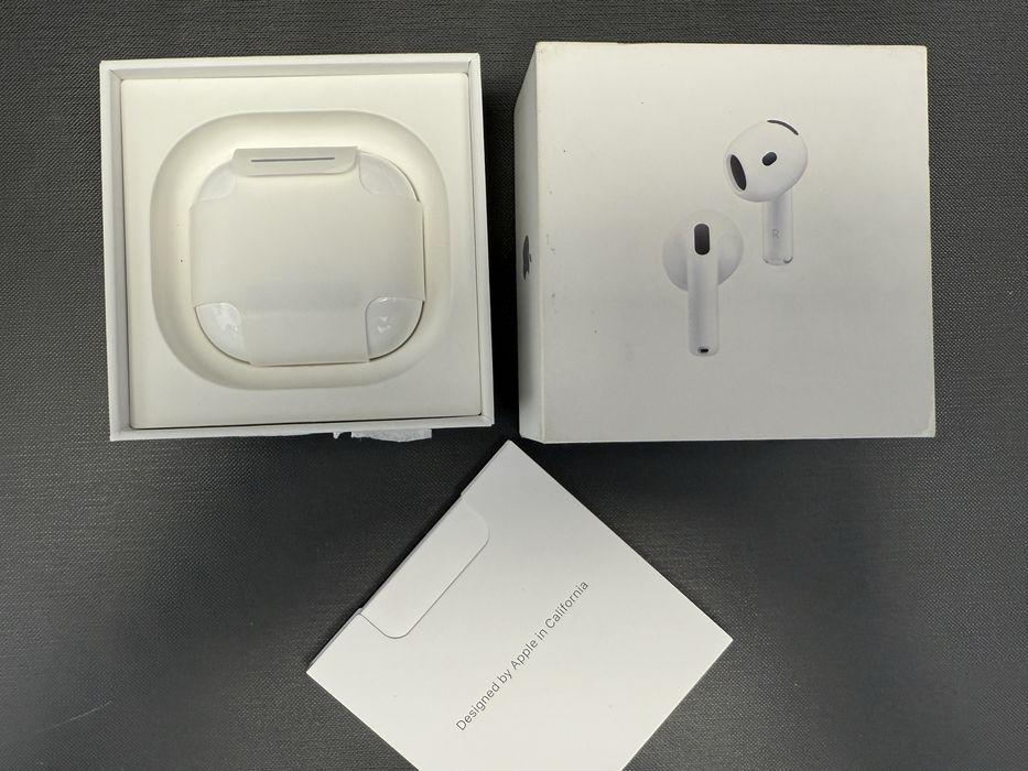 AirPods 4 cu anularea activă a zgomotului