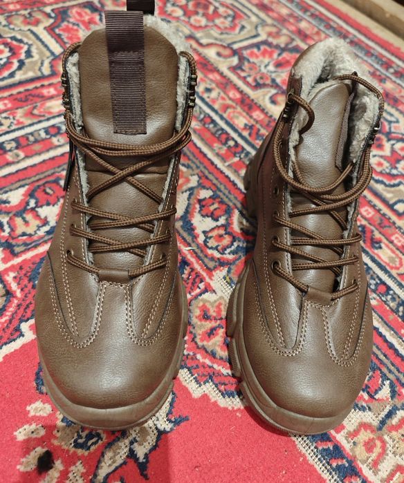 Ботинки зимние сатылады 40 размер