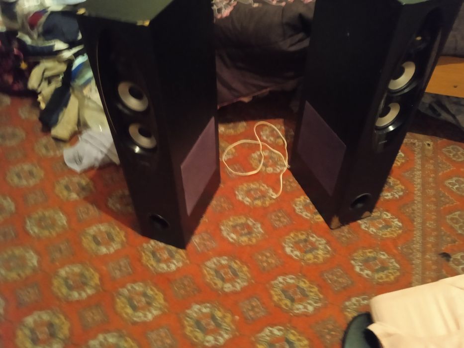 Продоёца калонки две пары