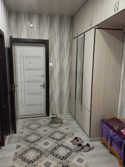 Продам 4 комнатную   на Карасу 1  лоджия  6 на 2 
возле  Дунё