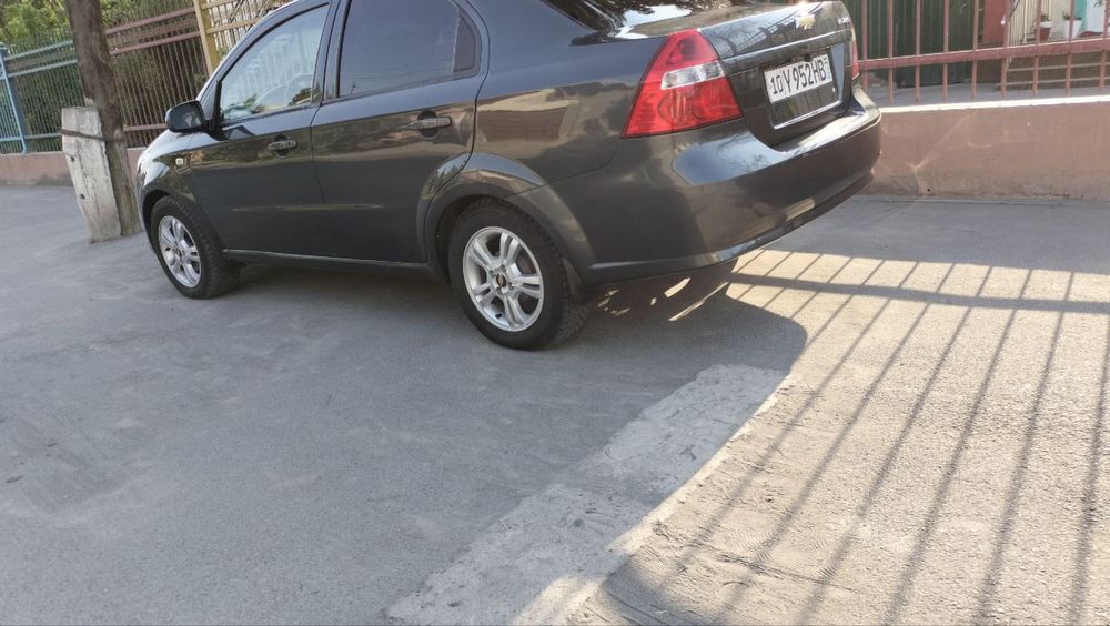 Нексия 3 сотилади