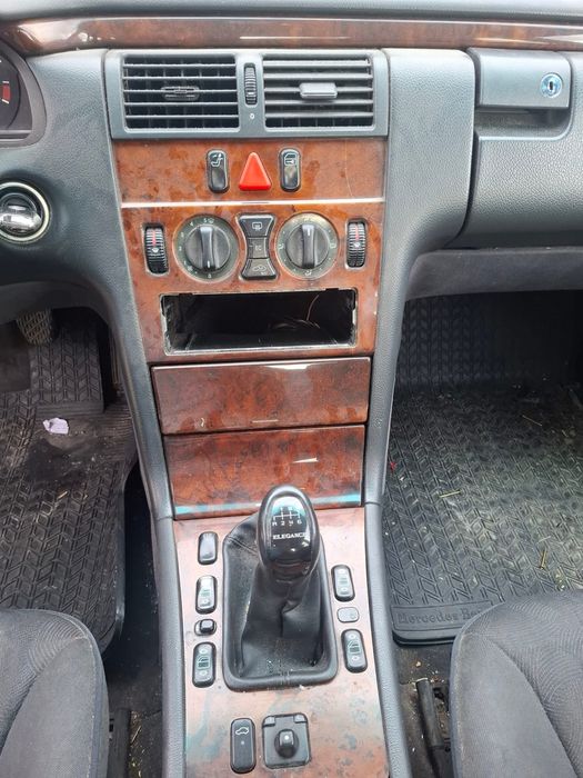 Мерцедес C270 на части