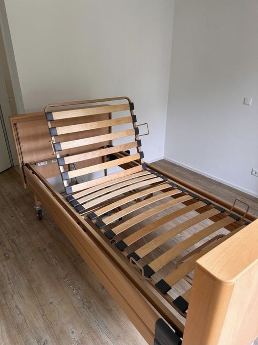 Pat îngrijire bolnavi electric cu telecomanda wireless, Burmeier