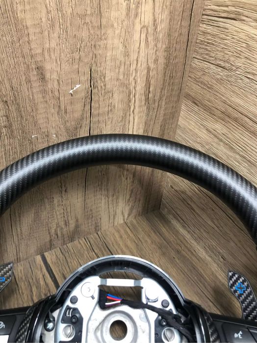 Карбонов волан с вибрация и адаптивен крииз контрол