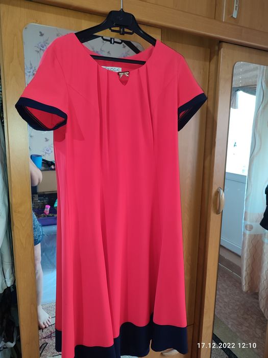 Продам женские платья.