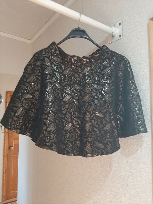 Юбка на девочку 11--14 лет. В отличном состоянии. Разм.44.