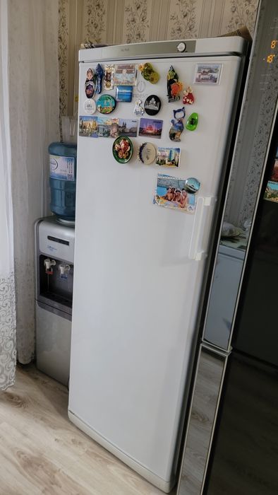 Продам Морозильник ветрикальный