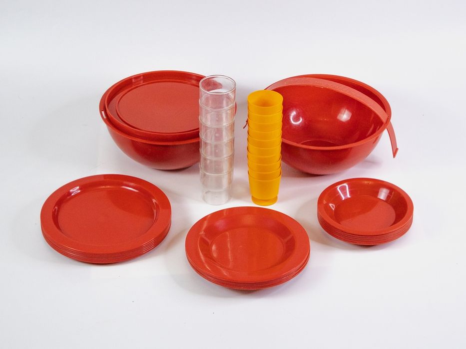 Дорожный набор (18 тарелок, 6 стаканов, складные бокалы)