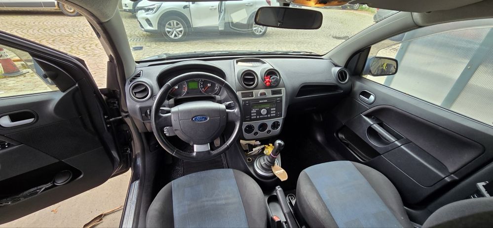 Продава форд фиеста автоматик 1.4