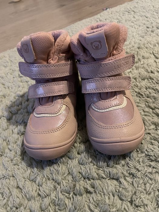 Vand bocanci noi fetite marimea 22-23