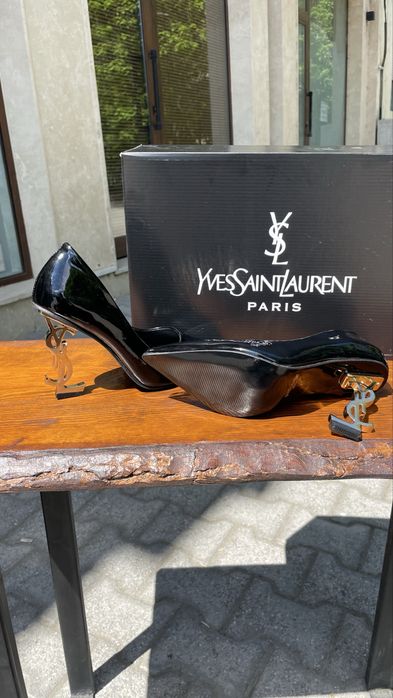 Дамски обувки YSL