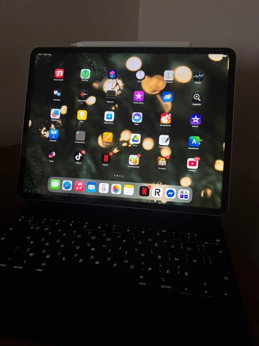 Magic Keyboard + Apple Pencil за Ipad pro 12.9’’ без следи от употреба