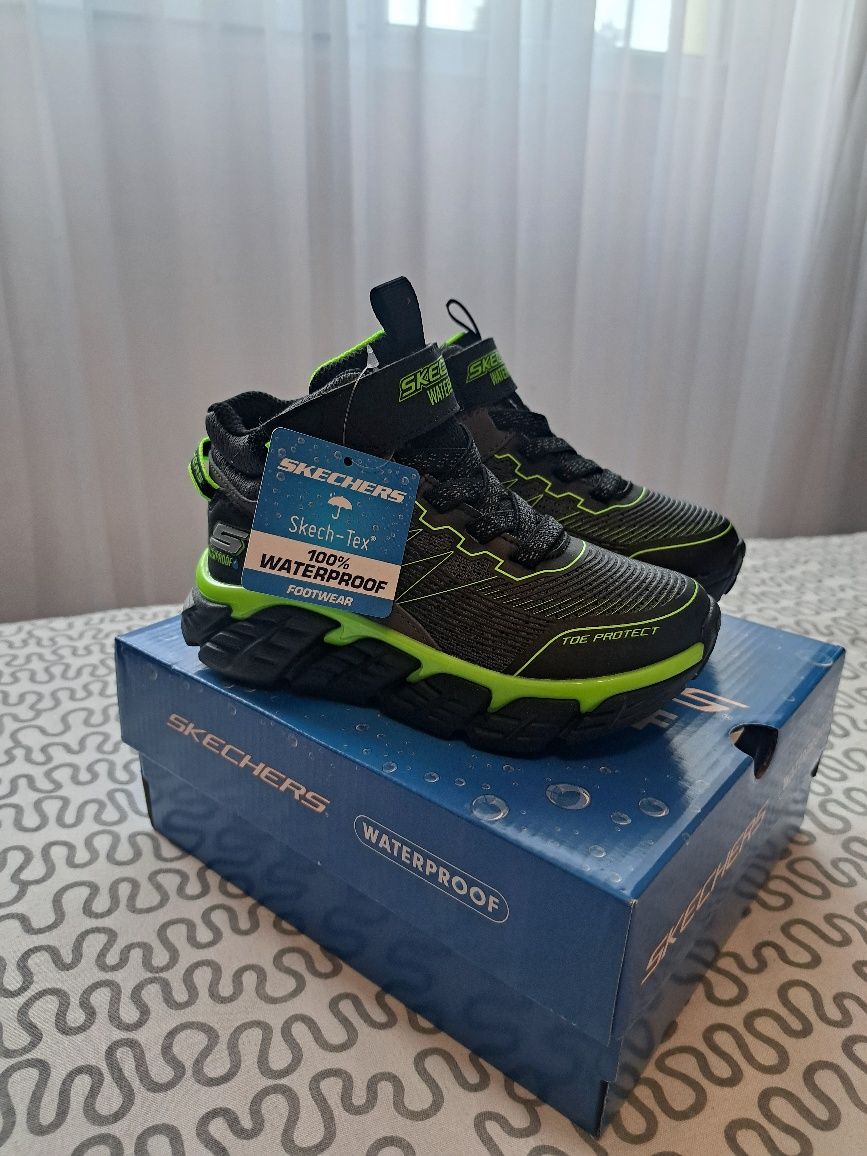 Чисто нови skechers