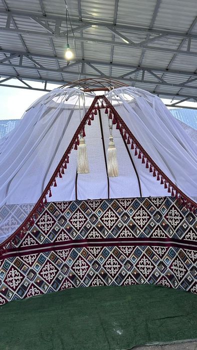 Киз уи шаңырак палатка шатр юурта
Беташарга киiз уй бар 
Шанырау 
Юурт