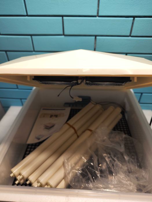 TRIOCOTTAGE инкубатор 56 яйца с автоматично обръщане и контрол