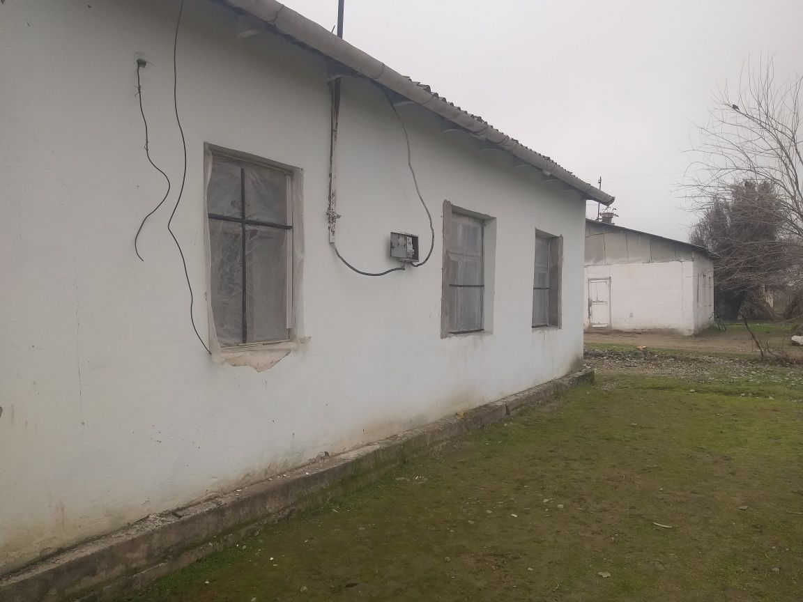 Уй сотилади срочна 15000$ бука тумани