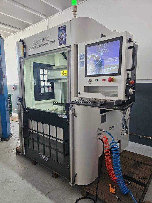 Vand strung CNC vertical pentru DIAMOND CUT jante, model Vixen WHL 35