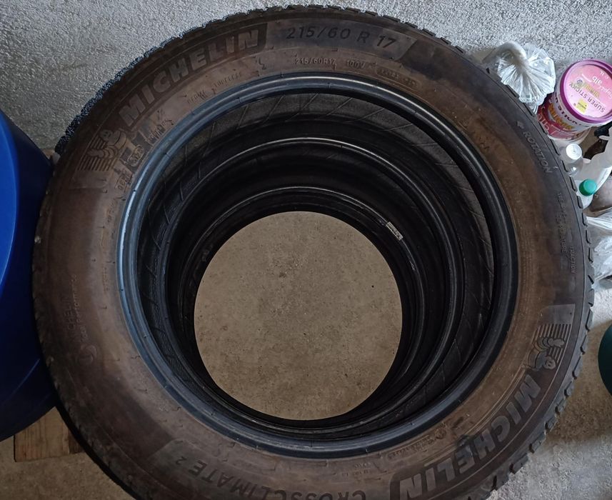 Vând 2 anvelope allseasson Michelin Crissclimate 215/60/17