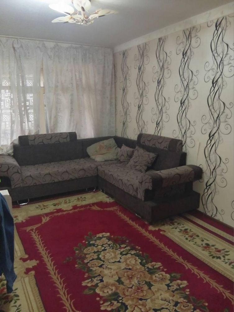 Срочно продаеться 2 комнатная квартира в Чирчике 8-й микрорайон