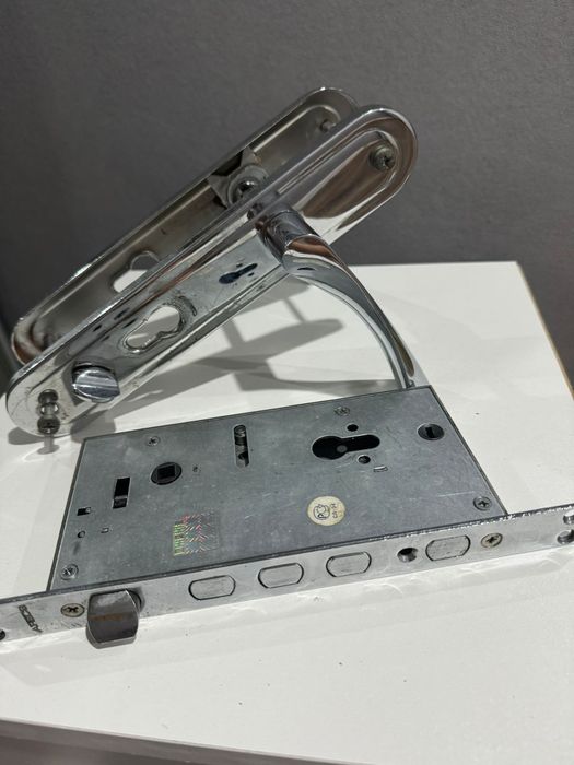 Продаётся замок, механизм замка, ручки от двери, ручка