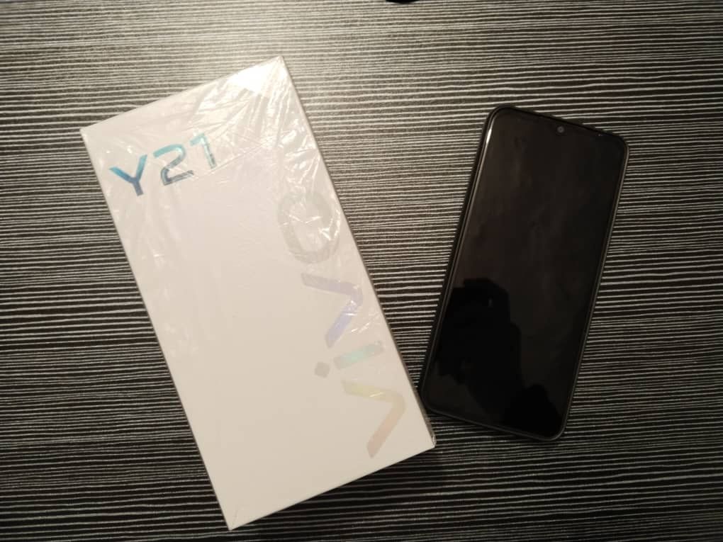 Продаю телефон Vivo Y21 в отличном состоянии