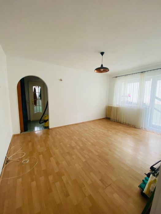 Apartament 2 camere semidecomandat