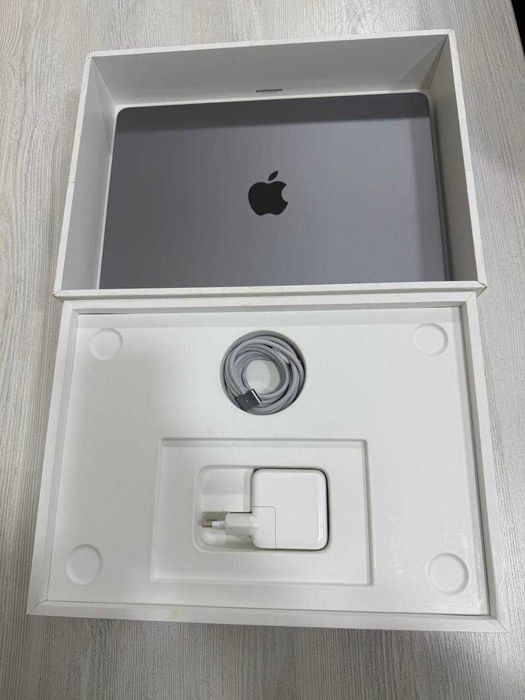 Macbook M2 Air 16GB 512GB Yangidek