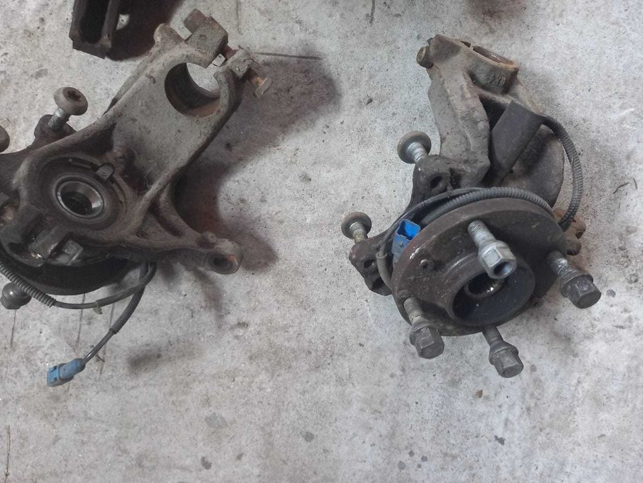 Citroen C3 C4, fuzeta completa cu rulment si senzor ABS