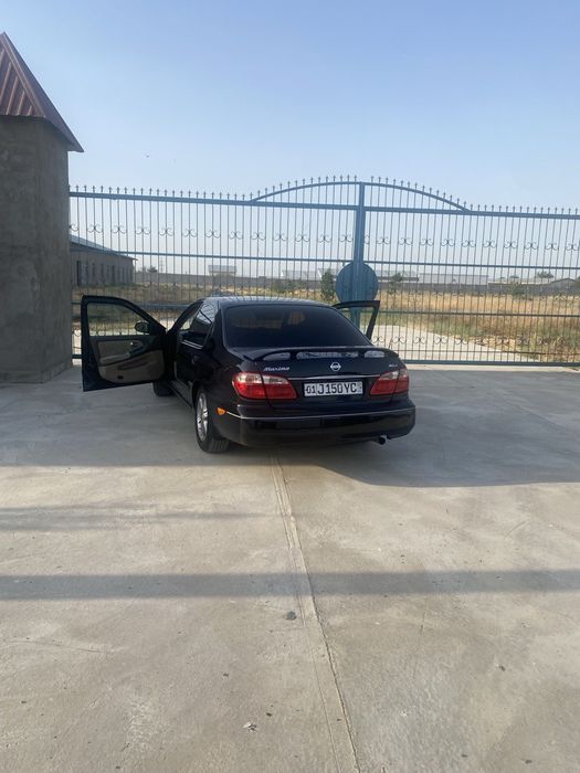 Nissan Maxima чёрный свет