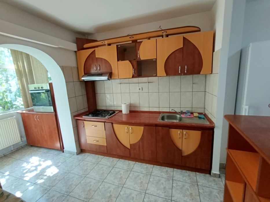 Închiriez apartament cu 3 camere CUG