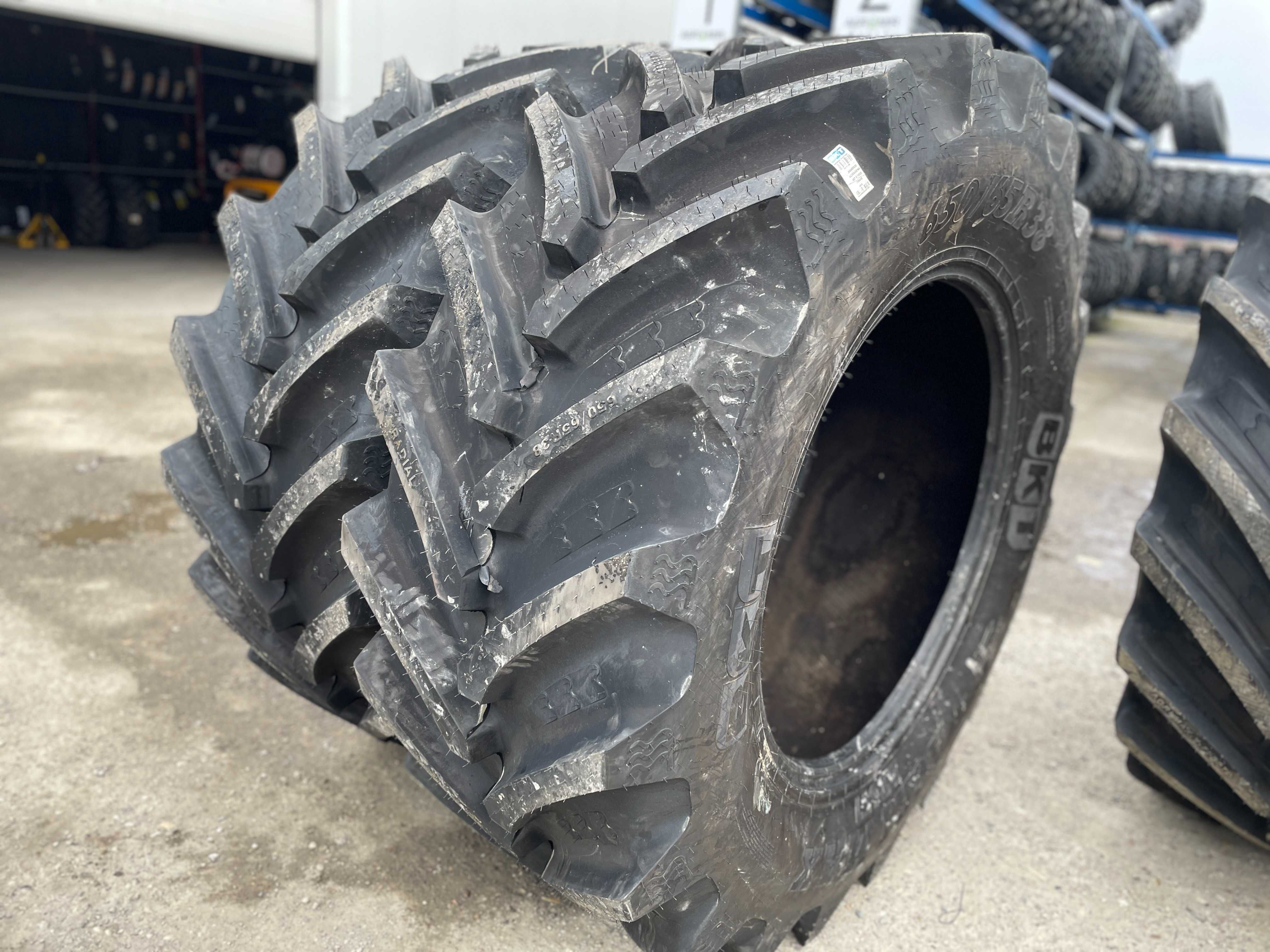 Anvelope noi 650/65R38 Cauciucuri BKT de tractor JOHN DEREE