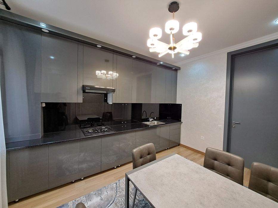 3 xonali lyuks kvartira sotiladi