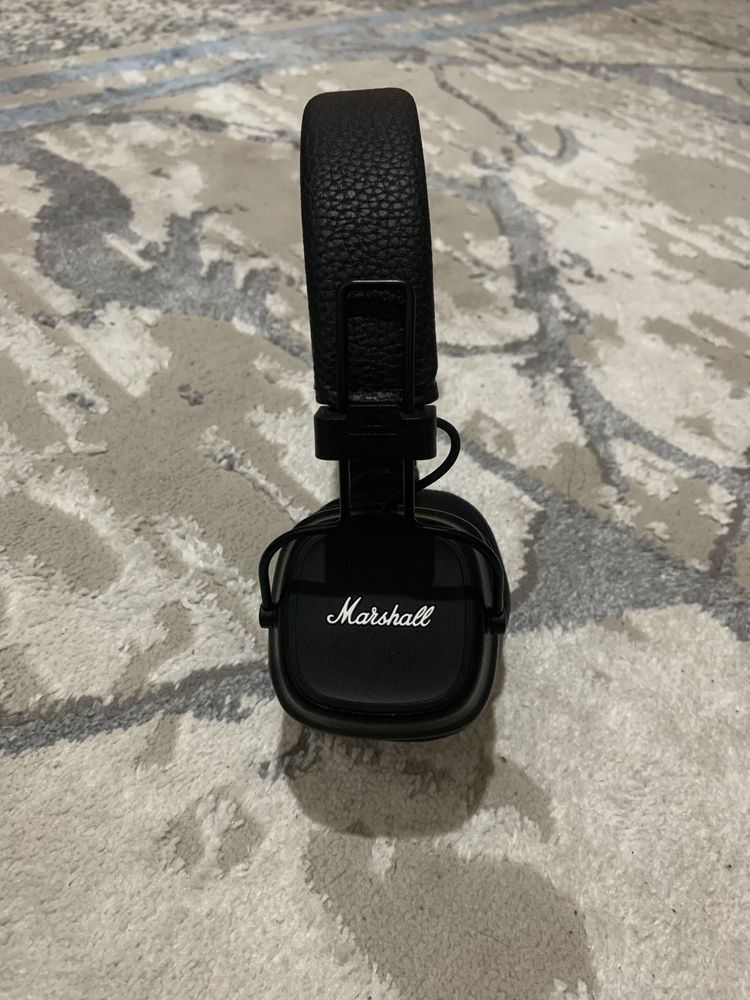 Продам наушник Marshall 4