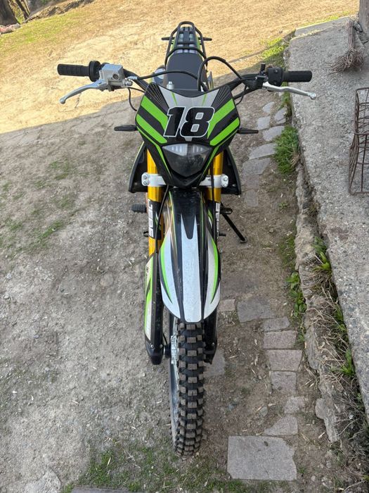 Продам мотоцикл эндуро 250куб