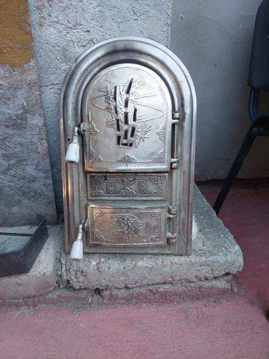 Vind ușe de sobă în stare farte bună preț 180 lei