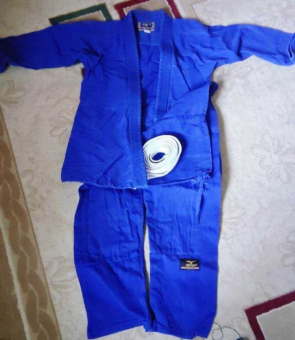 Продам кимоно. В хорошем состоянии. 2 шт.