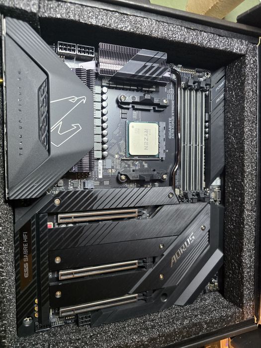 Vand procesor Ryzen 5950x+placă de bază aorus x570 xtreme